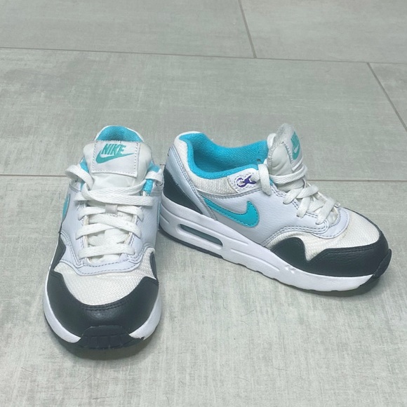 boys nike shoes size 1